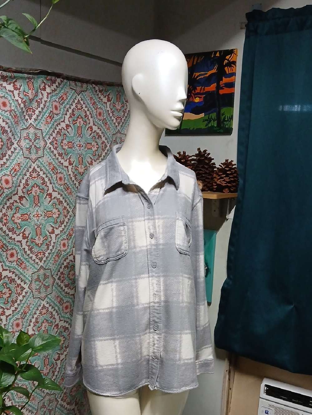 32 Degrees Gray Plaid Long-Sleeve Button-Up Shirt, Size XL 14-16 (Estimated)